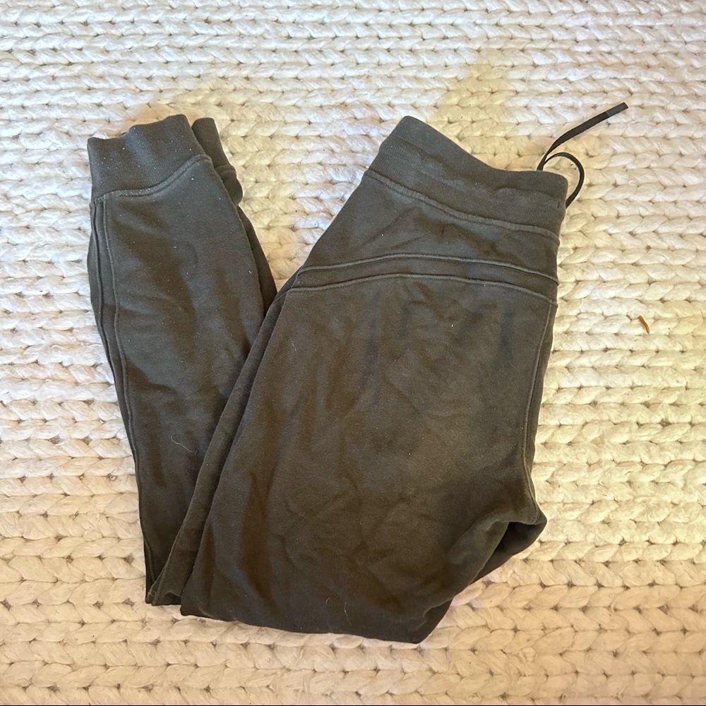 Lululemon scuba high rise jogger size 6